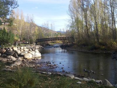 Serene Autumn River Reflection Capture.jpg