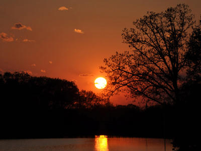Vibrant Sunset Reflections Magical Evening Atmosphere Panorama.jpg